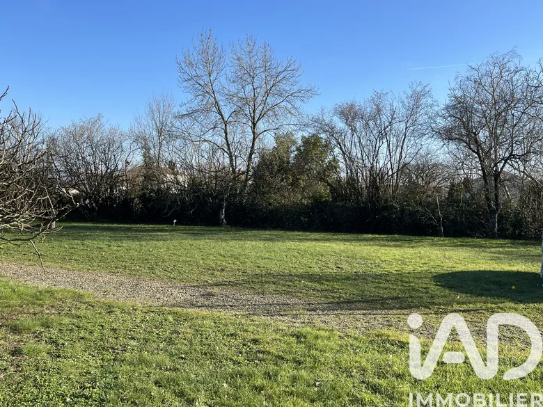 Terrain à bâtir à Mauzé-sur-le-Mignon (79210) · 45 500 €