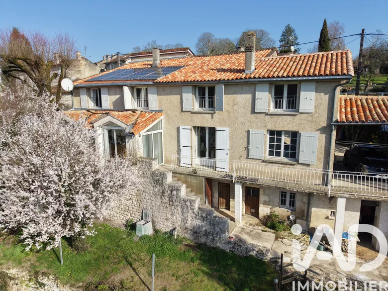 Maison 9 pièces 223 m² · à Mouthiers-sur-Boëme · 223 m² · 399 000 €