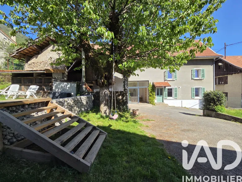 Maison 6 pièces 130 m² · à Saint-Pierre-de-Mésage · 130 m² · 400 000 €