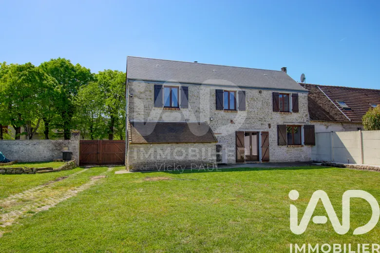 Maison 6 pièces 141 m² · à Courcelles-le-Roi · 141 m² · 225 000 €