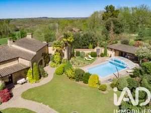 Architectural house in Marcillac-Saint-Quentin (24200)