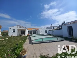 Architectural house in La Brée-les-Bains (17840)