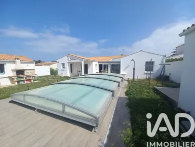 Architectural house in La Brée-les-Bains (17840)