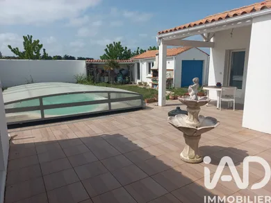 Architectural house in La Brée-les-Bains (17840)