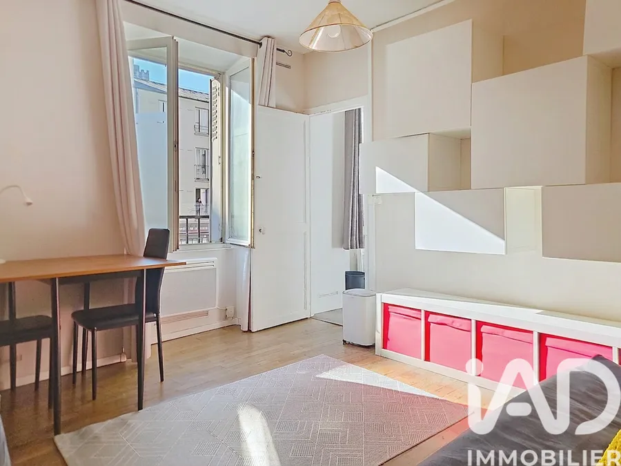 Studio &agrave; Paris 20e