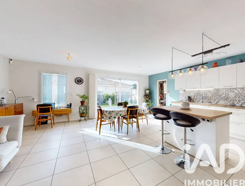 Maison 3 pièces 92 m² · à Saint-Magne-de-Castillon · 92 m² · 230 000 €