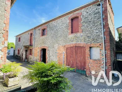 Building in Lys Haut Layon (49310)