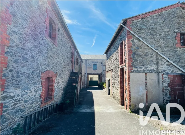 Immeuble 640 m² · à Lys Haut Layon · 640 m² · 94 500 €