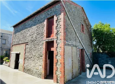 Building in Lys Haut Layon (49310)