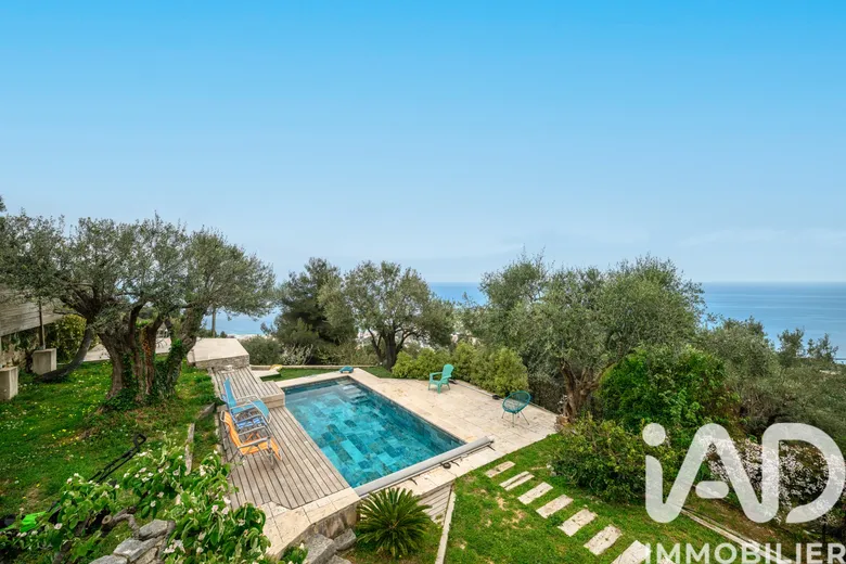 Maison 8 pièces 222 m² · à Roquebrune-Cap-Martin · 222 m² · 1 800 000 €