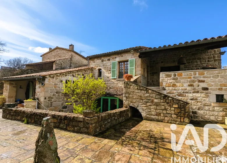 Maison 12 pièces 275 m² · à Payzac · 275 m² · 630 000 €