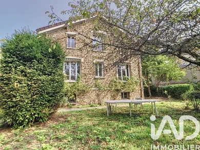 Maison traditionnelle à Villeneuve-le-Roi (94290)