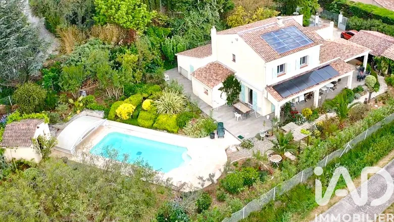 Maison 8 pièces 175 m² · à Cuers · 175 m² · 695 000 €