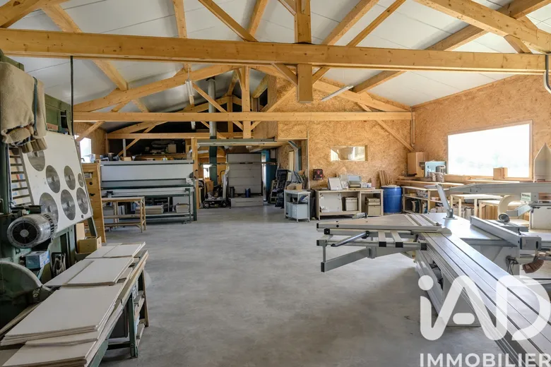 Local commercial 5 pièces 200 m² · à Chabrillan · 200 m² · 1 500 000 €