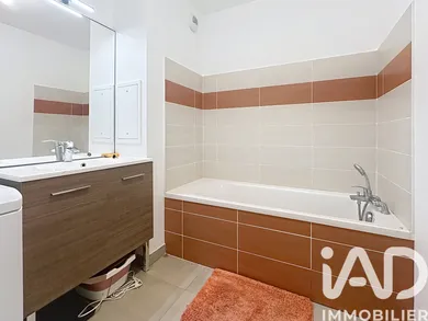 Apartment in Décines-Charpieu (69150)