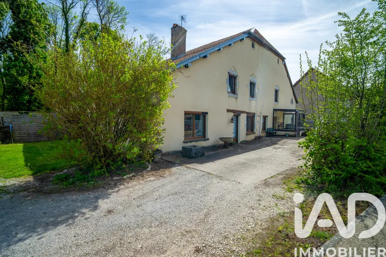 Maison 7 pièces 156 m² · à La Tour-de-Sçay · 156 m² · 210 000 €