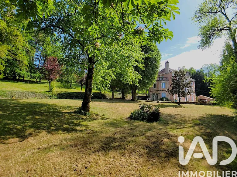 Maison 11 pièces 318 m² · à Saint-Pantaléon-de-Larche · 318 m² · 540 000 €