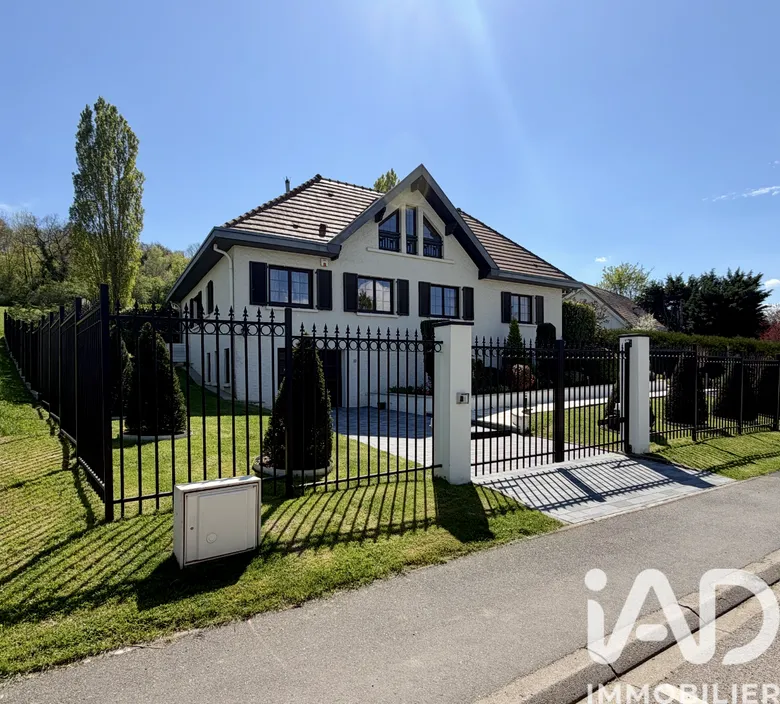 Maison 8 pièces 260 m² · à Failly · 260 m² · 725 000 €
