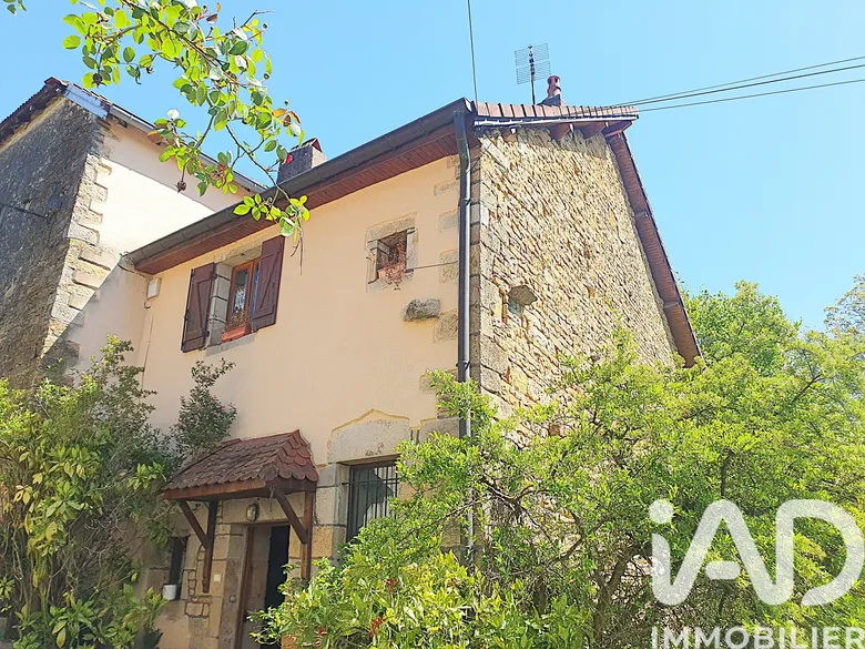 Maison 2 pièces 93 m² · à Chariez · 93 m² · 71 000 €