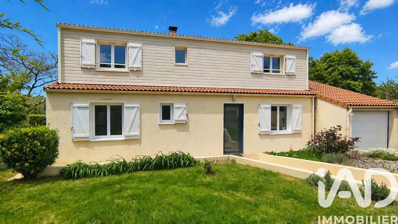Maison 8 pièces 166 m² · à Dompierre-sur-Yon · 166,3 m² · 286 500 €
