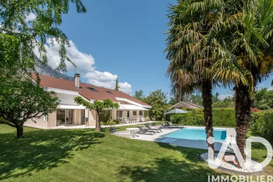 Architectural house in Meylan (38240)