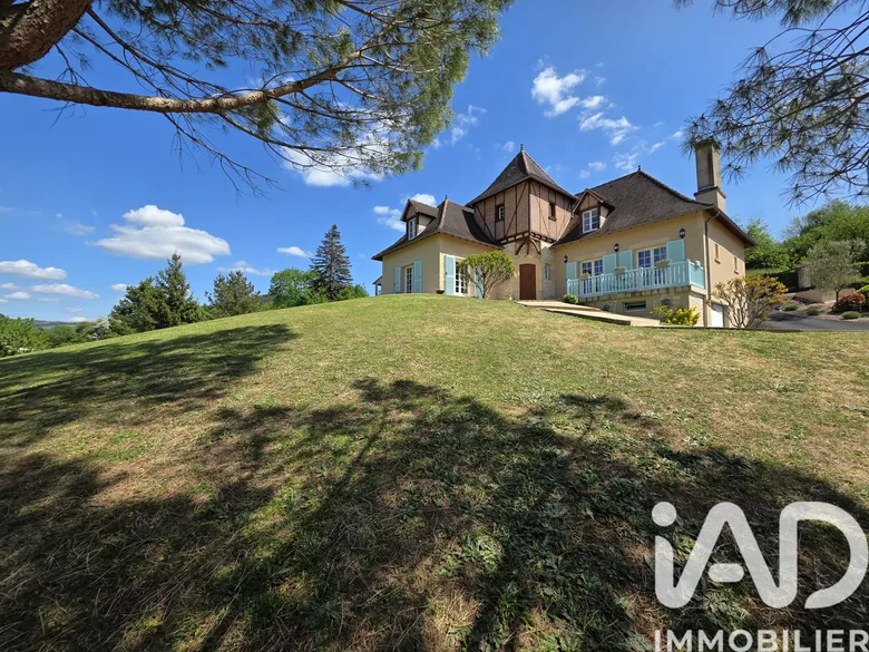 Maison 7 pièces 220 m² · à Saint-Céré · 220 m² · 609 000 €
