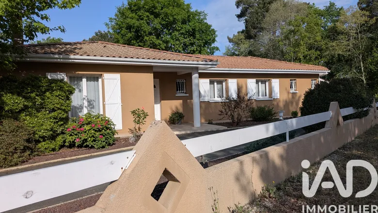Maison 6 pièces 140 m² · à Saint-Jean-d'Illac · 140 m² · 570 000 €