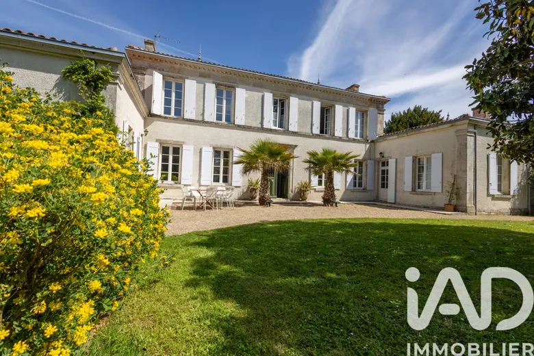 Maison 7 pièces 195 m² · à François · 195 m² · 749 900 €