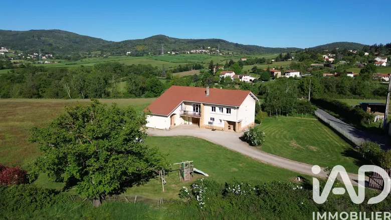 Maison 10 pièces 225 m² · à Sainte-Consorce · 225 m² · 745 000 €