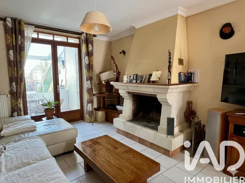 Maison 9 pièces 179 m² · à Jarzé · 179 m² · 165 000 €