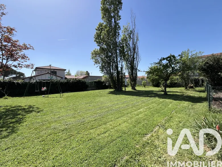 Terrain 538 m² · à Bonson · 132 000 €