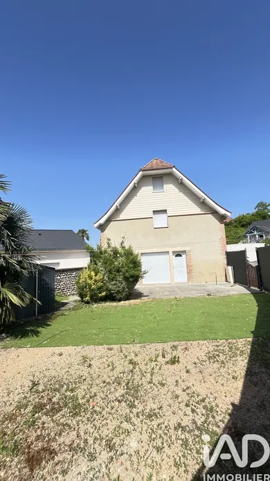 Apartment in Lescar (64230)