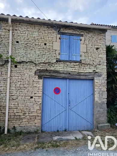 Immeuble à Ferrières (17170)