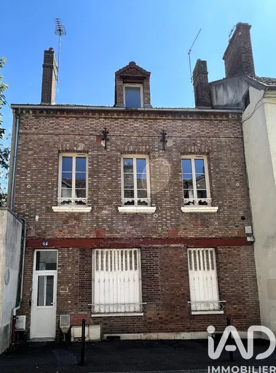 Building in Sens (89100)