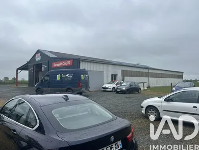 Garage, Gas station in Pouillé-les-Côteaux (44522)
