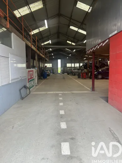 Garage, Gas station in Pouillé-les-Côteaux (44522)