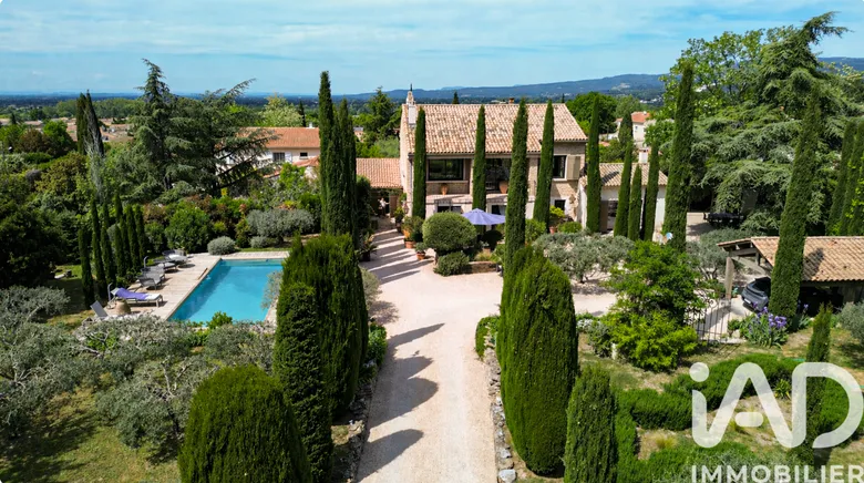 Maison 7 pièces 239 m² · à Robion · 239 m² · 1 420 000 €