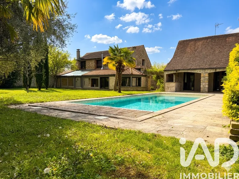 Maison 11 pièces 269 m² · à Pringy · 269 m² · 670 000 €
