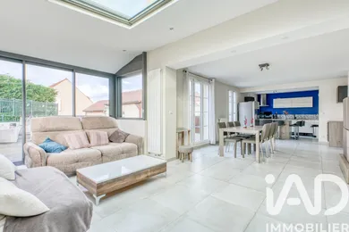 Maison à Magny-le-Hongre (77700)