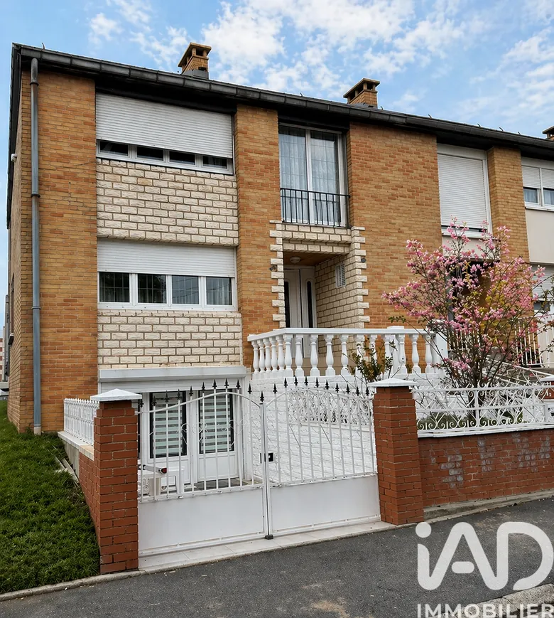 Maison 6 pièces 156 m² · à Douchy-les-Mines · 156 m² · 175 000 €
