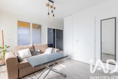 Apartment in Sainte-Geneviève-des-Bois (91700)