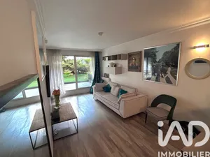Apartment in Paris (75017)