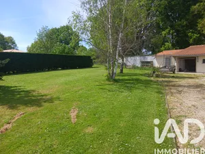 Terrain à bâtir à Gençay (86160)