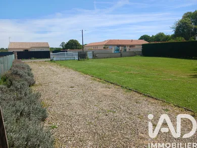 Terrain à bâtir à Gençay (86160)