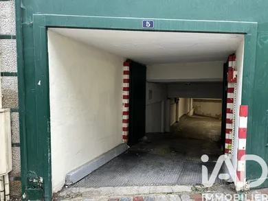 Parking à Paris (75020)