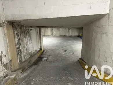 Parking à Paris (75020)