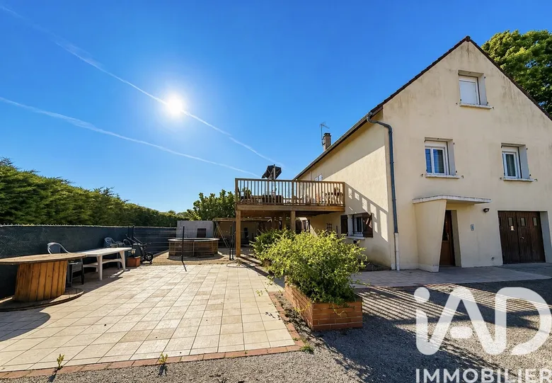 Maison 5 pièces 135 m² · à Charmoy · 135 m² · 175 000 €