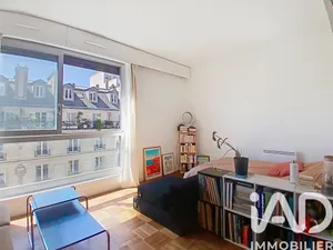 Apartment in Paris (75010)