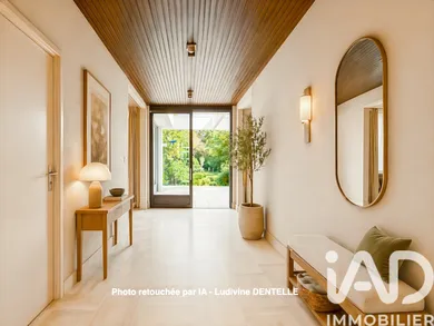 Architectural house in Santeny (94440)