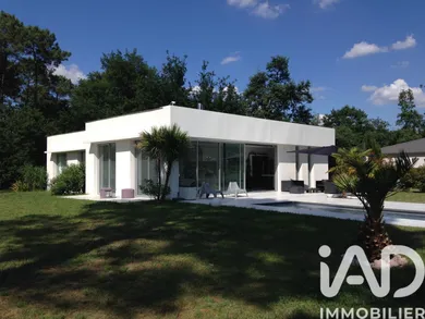 Architectural house in Pessac (33600)